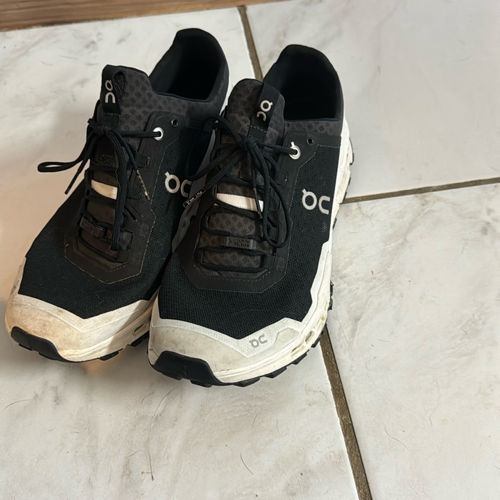 Men’s Helion on cloud size 8.5